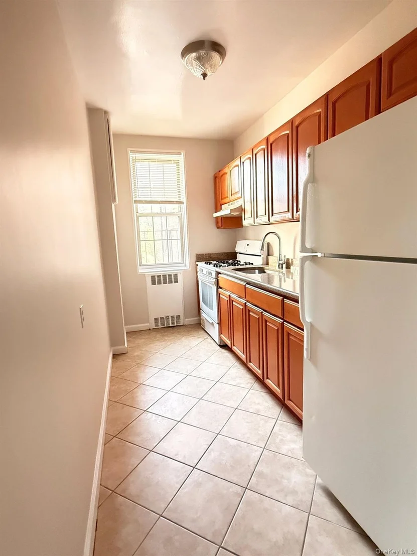 Photo of Unit A37 at 790 Bronx River Road