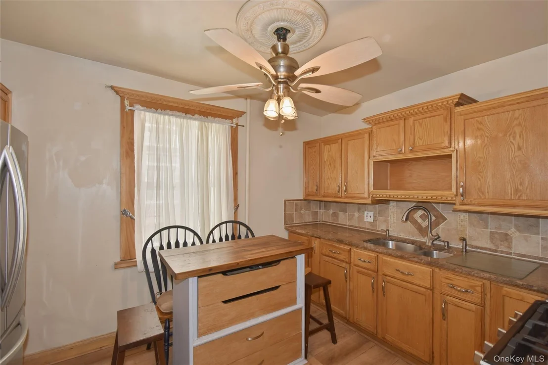 Photo of 3855 Carpenter Avenue