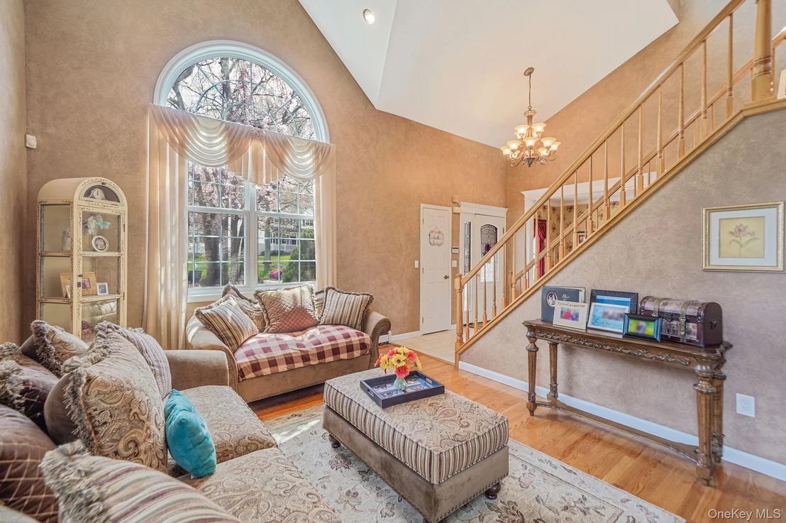 Photo of 9 Tuthill Creek Drive