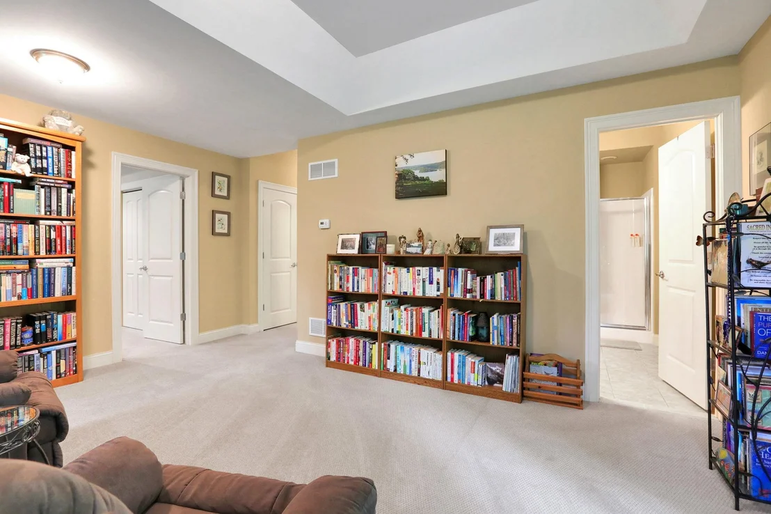 Photo of 390 LAKESIDE Road