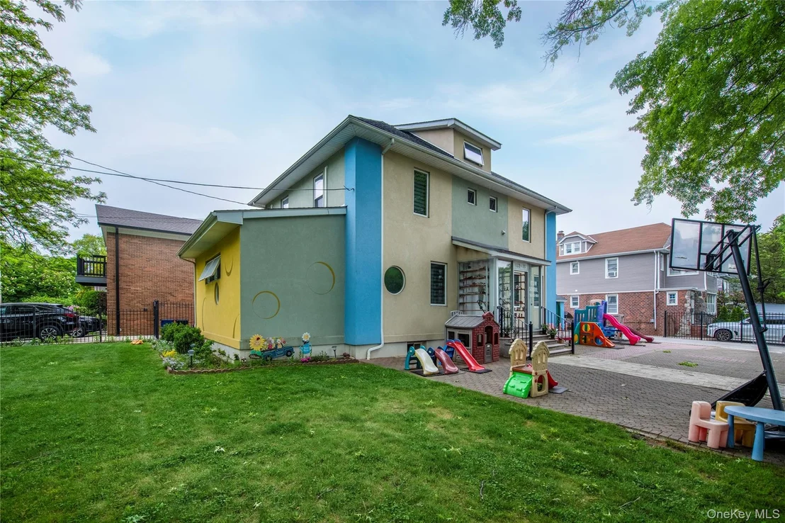 Photo of 157-15 Oak Avenue