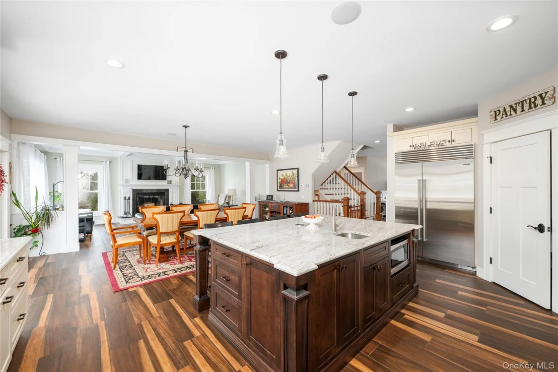Photo of 1016 Forest Glen