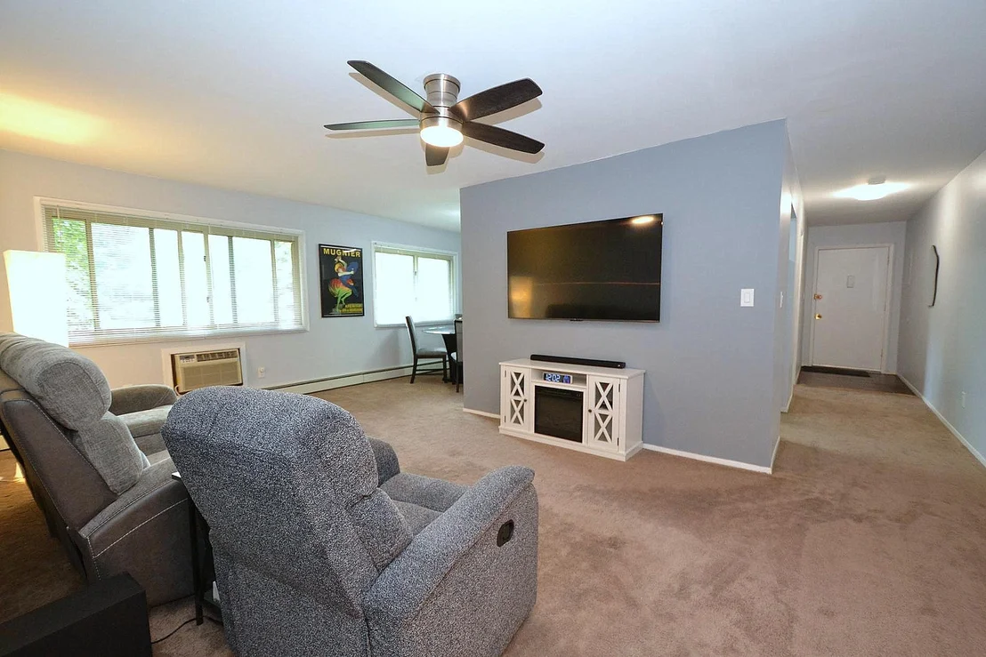 Photo of Unit 39B at 2449 Union Boulevard
