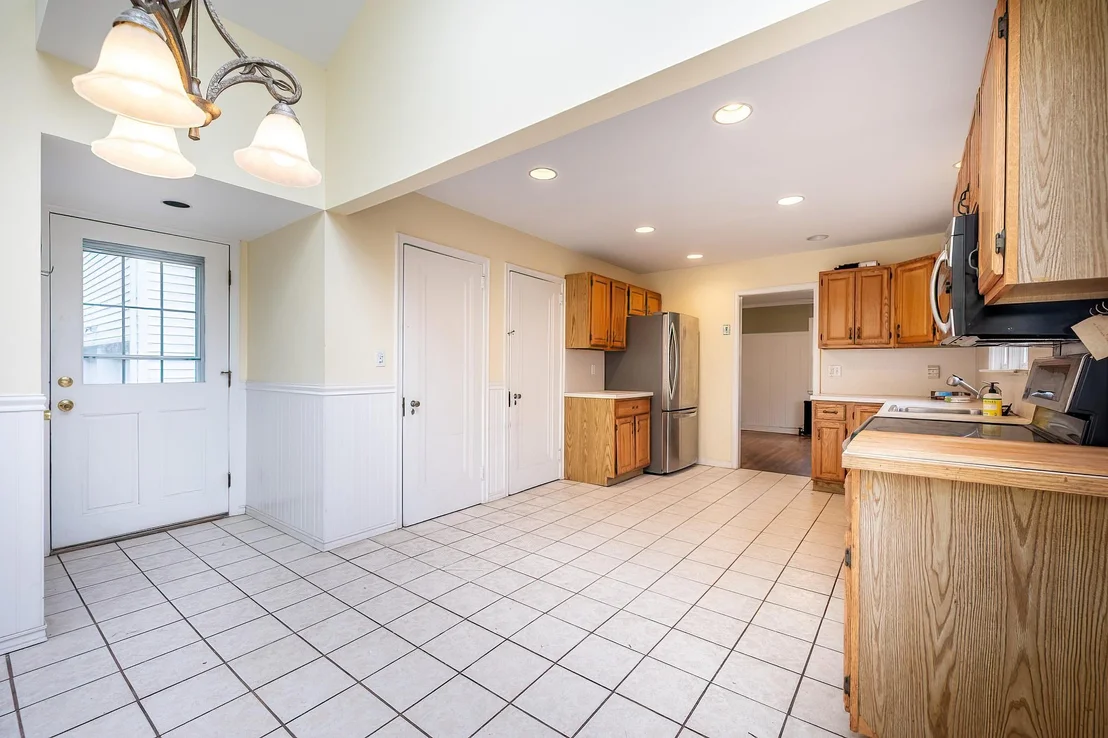 Photo of 545 Ridgeway