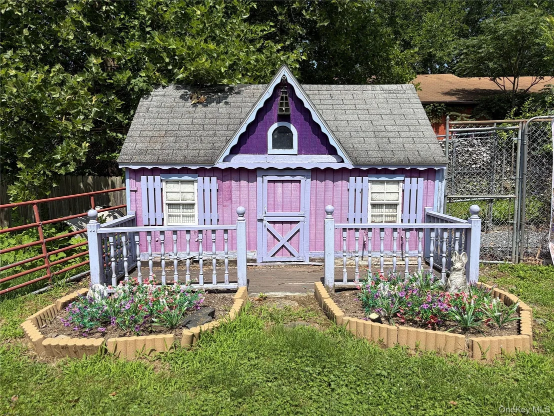 Photo of 48 Maple Avenue