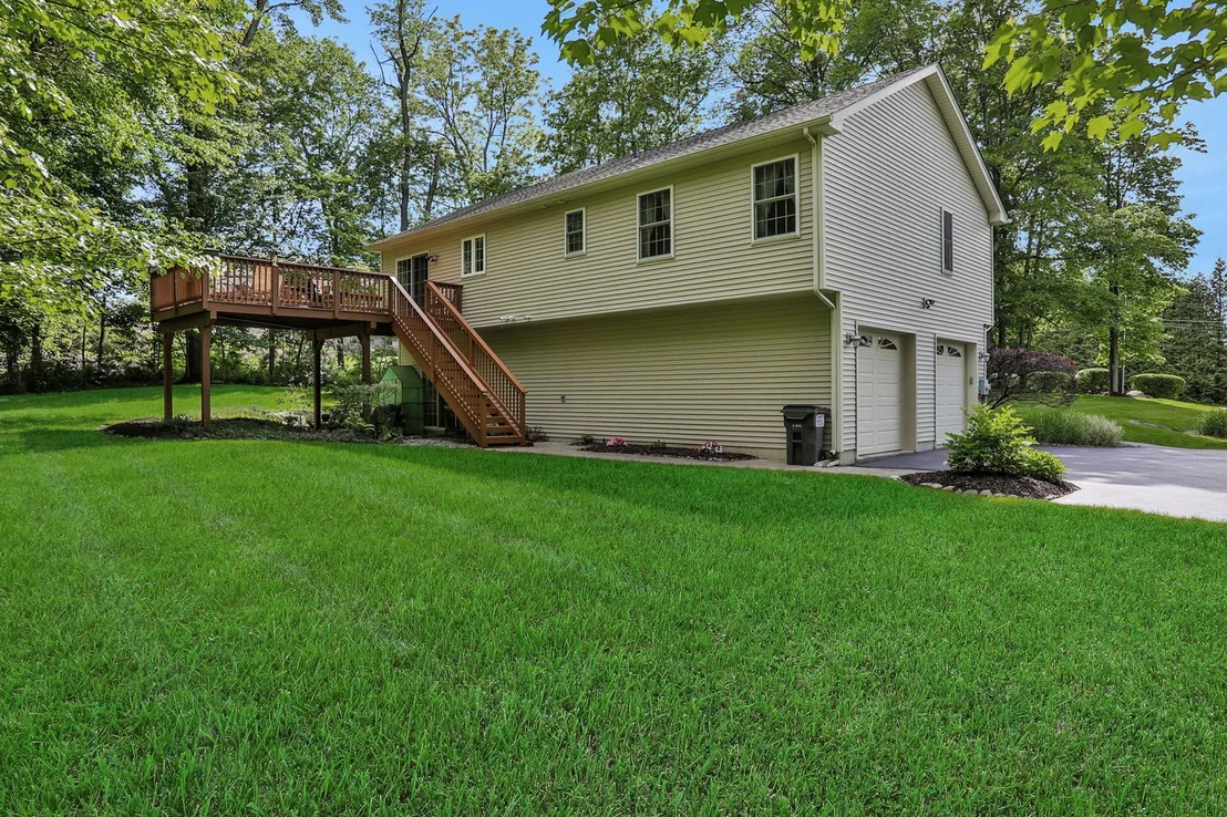 Photo of 390 LAKESIDE Road