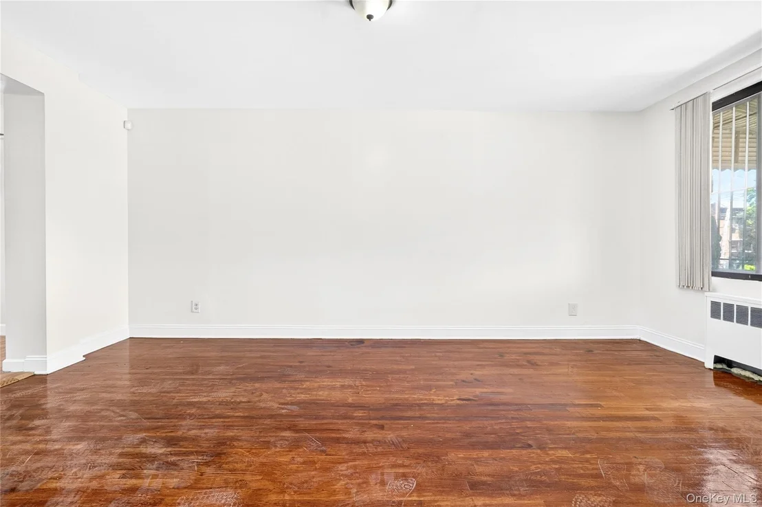 Photo of 3885 Paulding Avenue