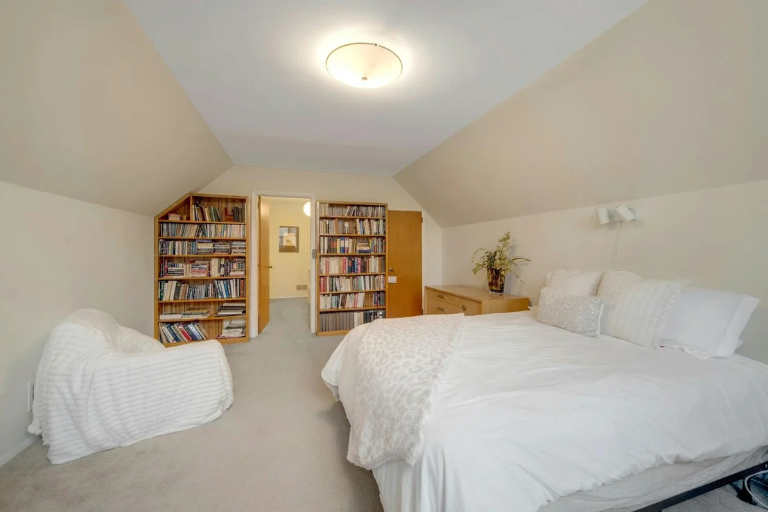 Photo of 180 N Hampton Drive