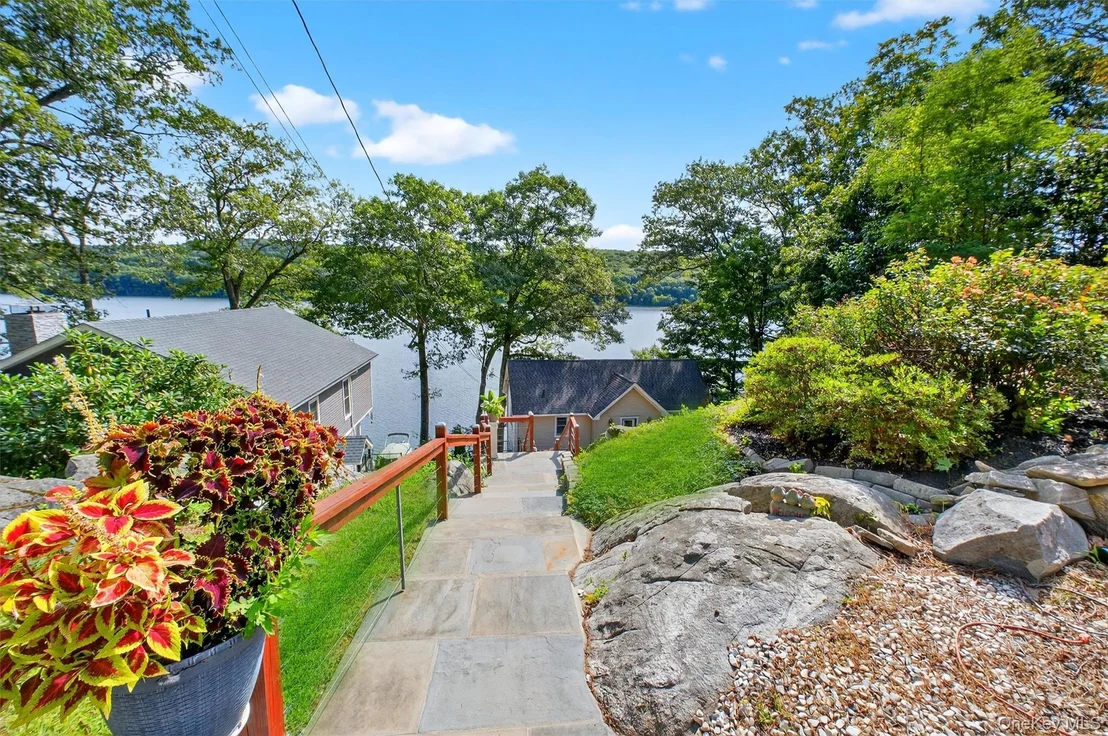 Photo of 60 LAKEVIEW DR