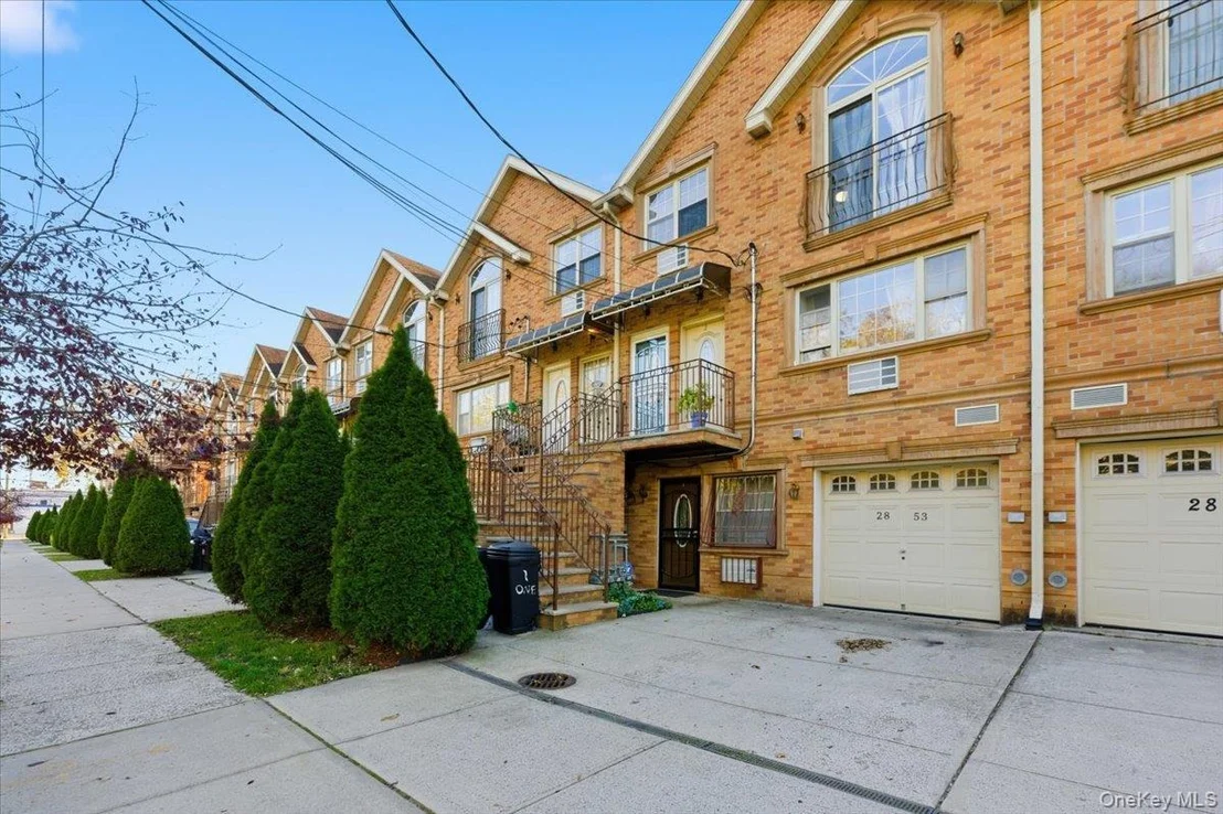 Photo of Unit 3 at 2853 Ely Avenue