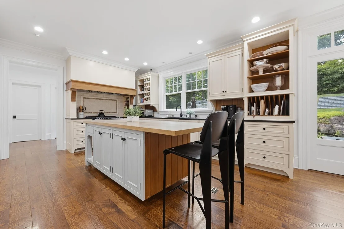 Photo of 11 Long Pond Road