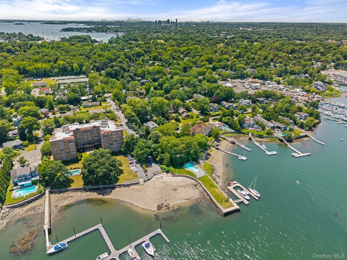 Photo of 819 The Crescent