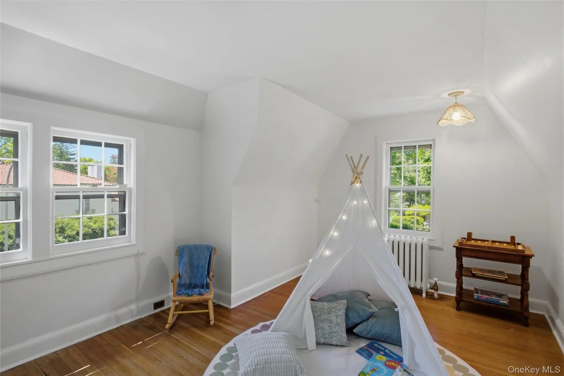 Photo of 449 Pelham Manor Road