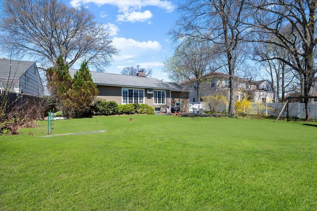 Photo of 808 De Mott Ave