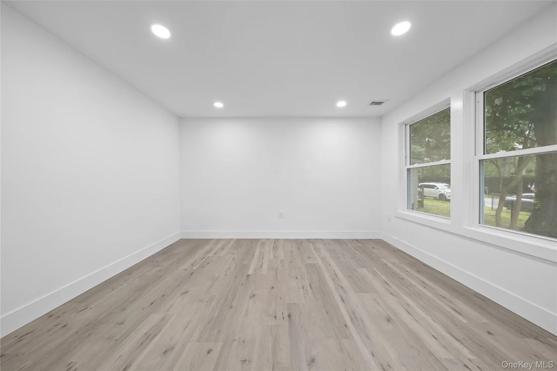 Photo of 72 Oak Avenue