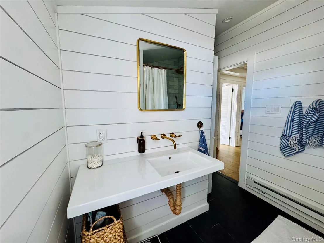 Photo of 106 Oak Beach Road