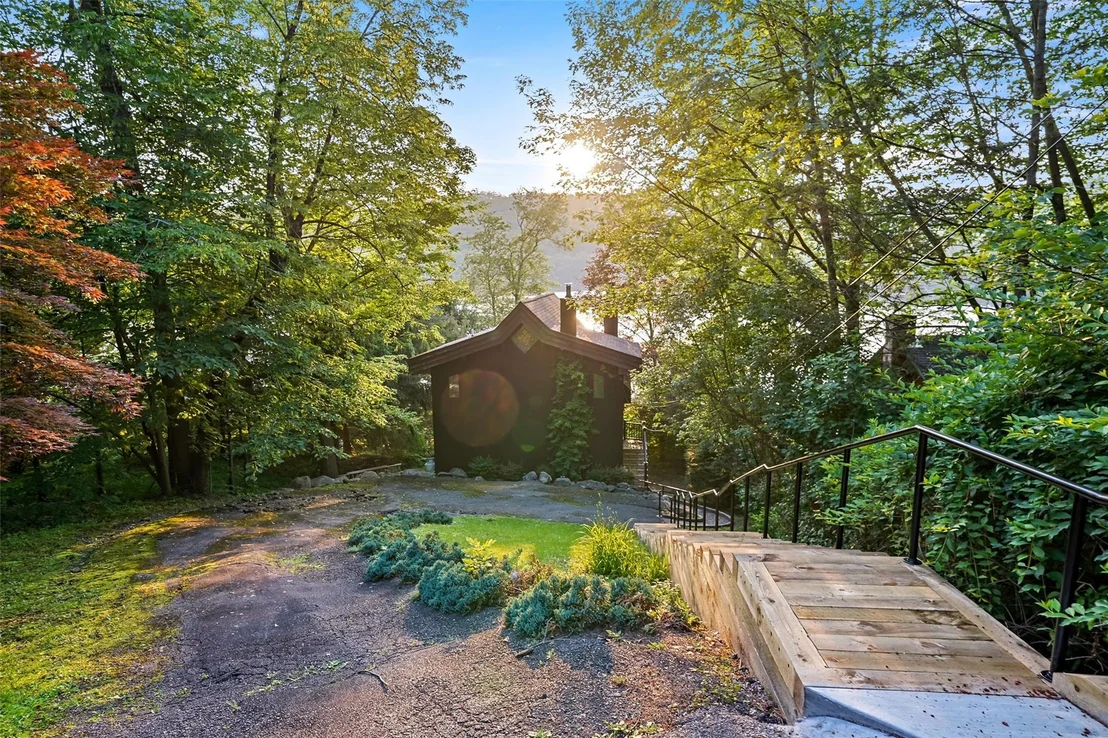 Photo of 21 Chippewa Road