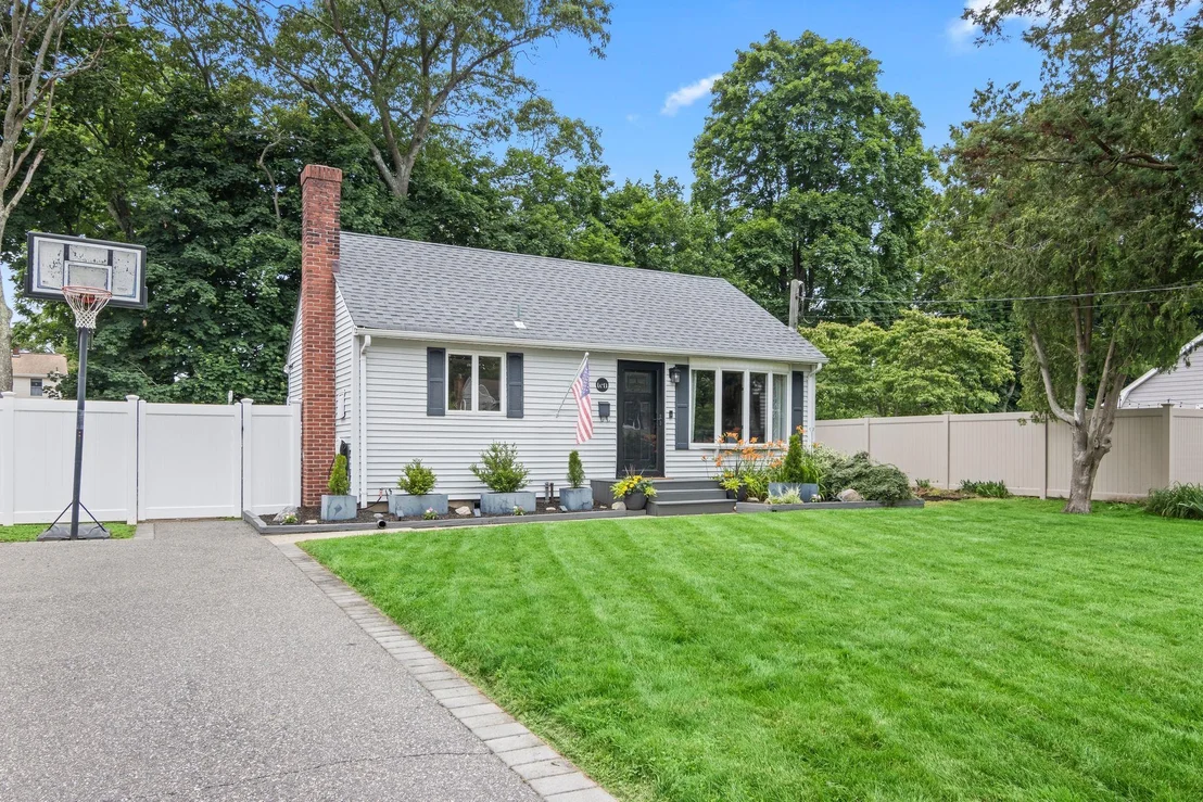 Photo of 10 Elm Avenue