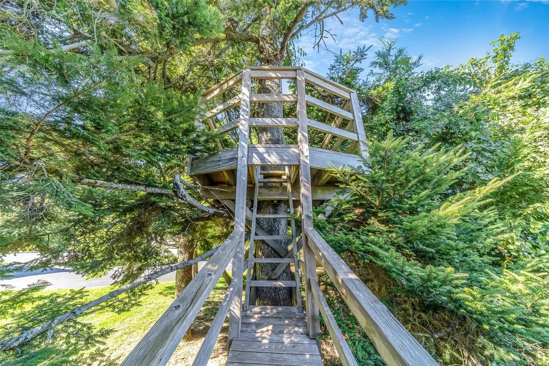 Photo of 300 Maple Street