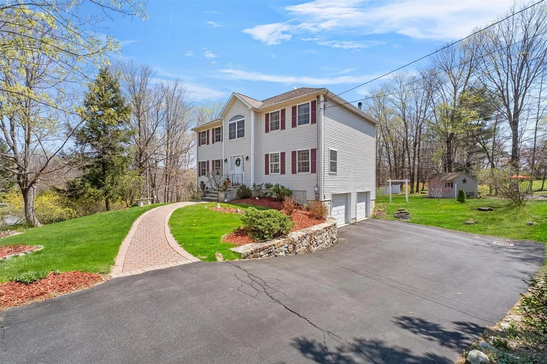 Photo of 462 Cornwall Hill Road