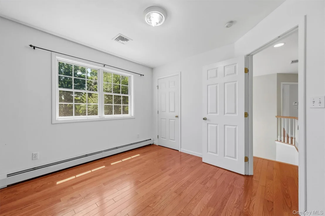 Photo of 32 Robinson Lane