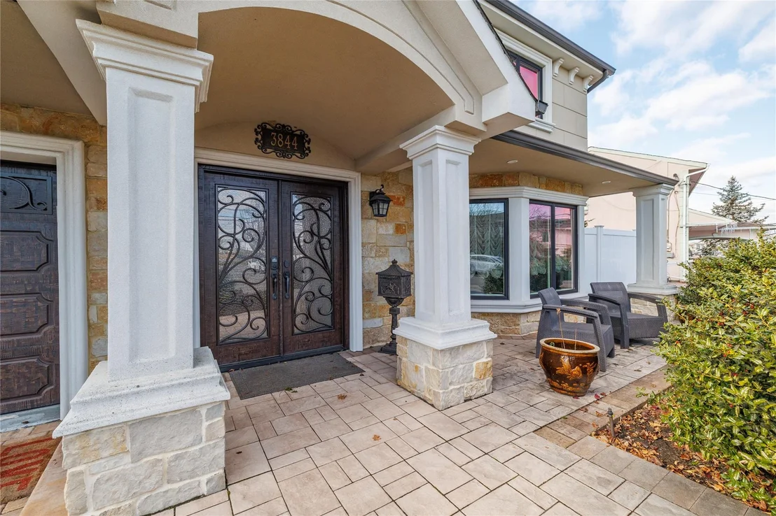 Photo of 3844 Carrel Boulevard