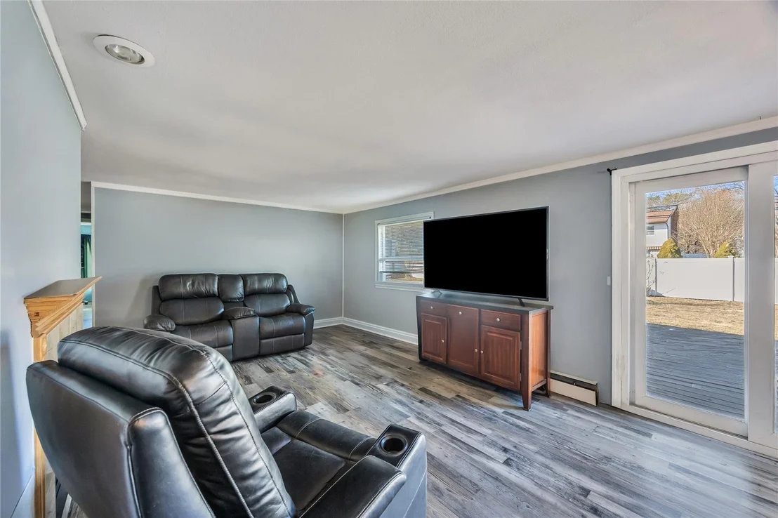 Photo of 41 Lakeside Drive