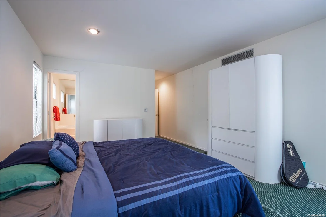 Photo of 20 Midhampton Avenue