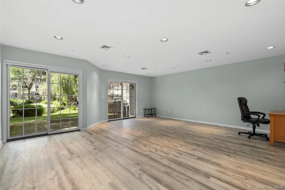 Photo of 611 Pondside Drive