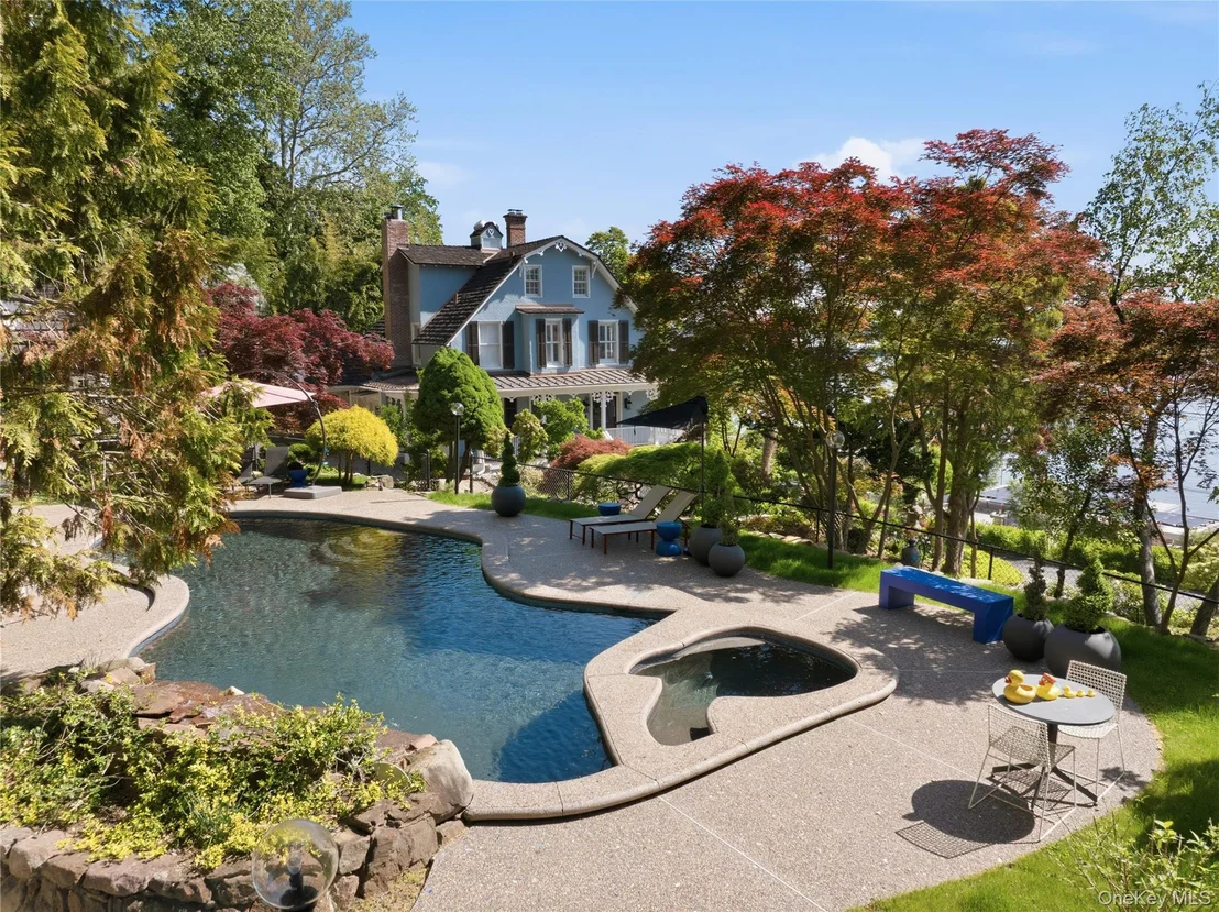 Photo of 91 River Road