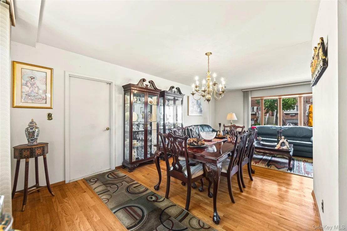 Photo of 900 Vincent Avenue