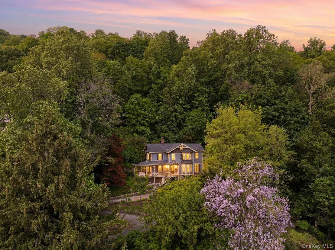 Photo of 215 River Road