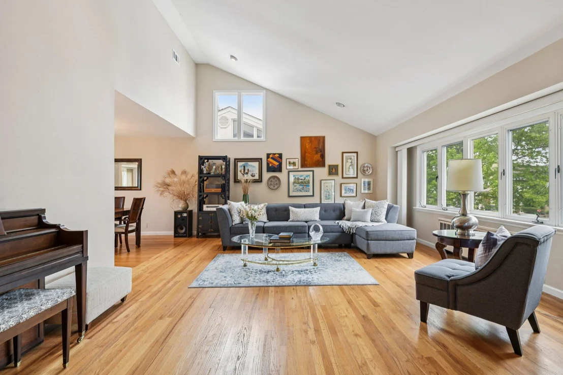 Photo of 904 Woodmere Drive