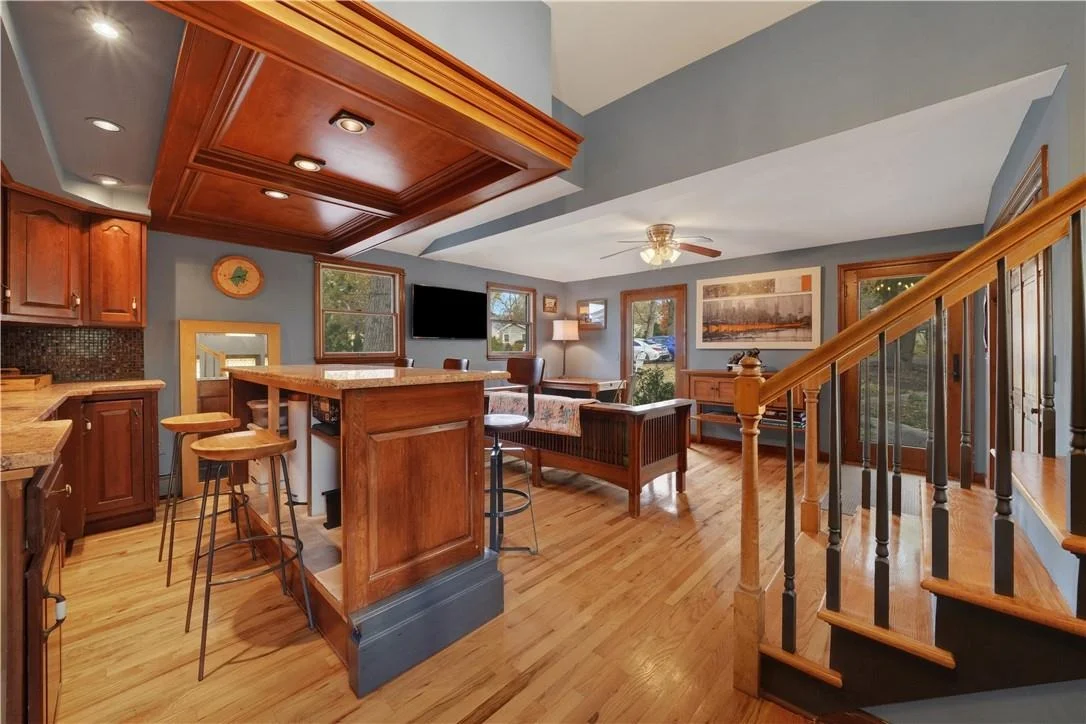 Photo of 323 Lakeside Road