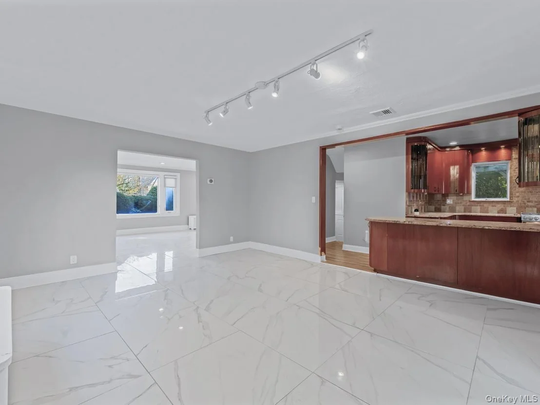 Photo of 14 Nirvana Avenue