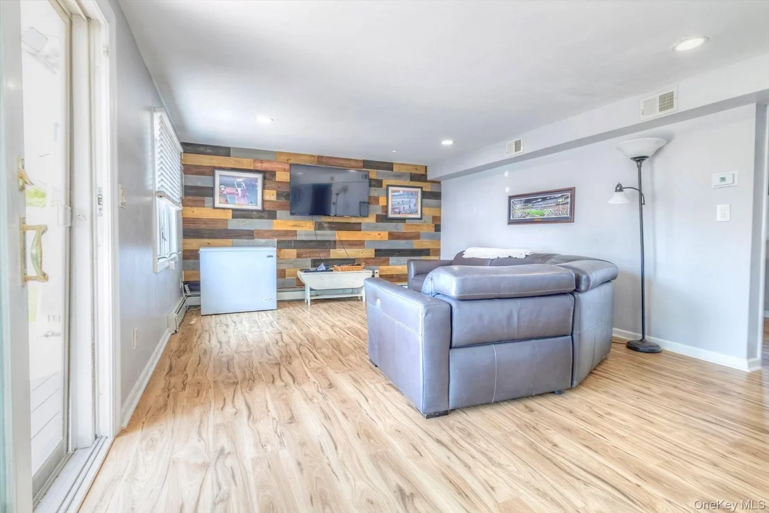 Photo of 3784 Carrel Boulevard