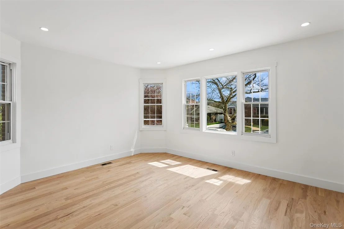 Photo of 449 W Beech Street