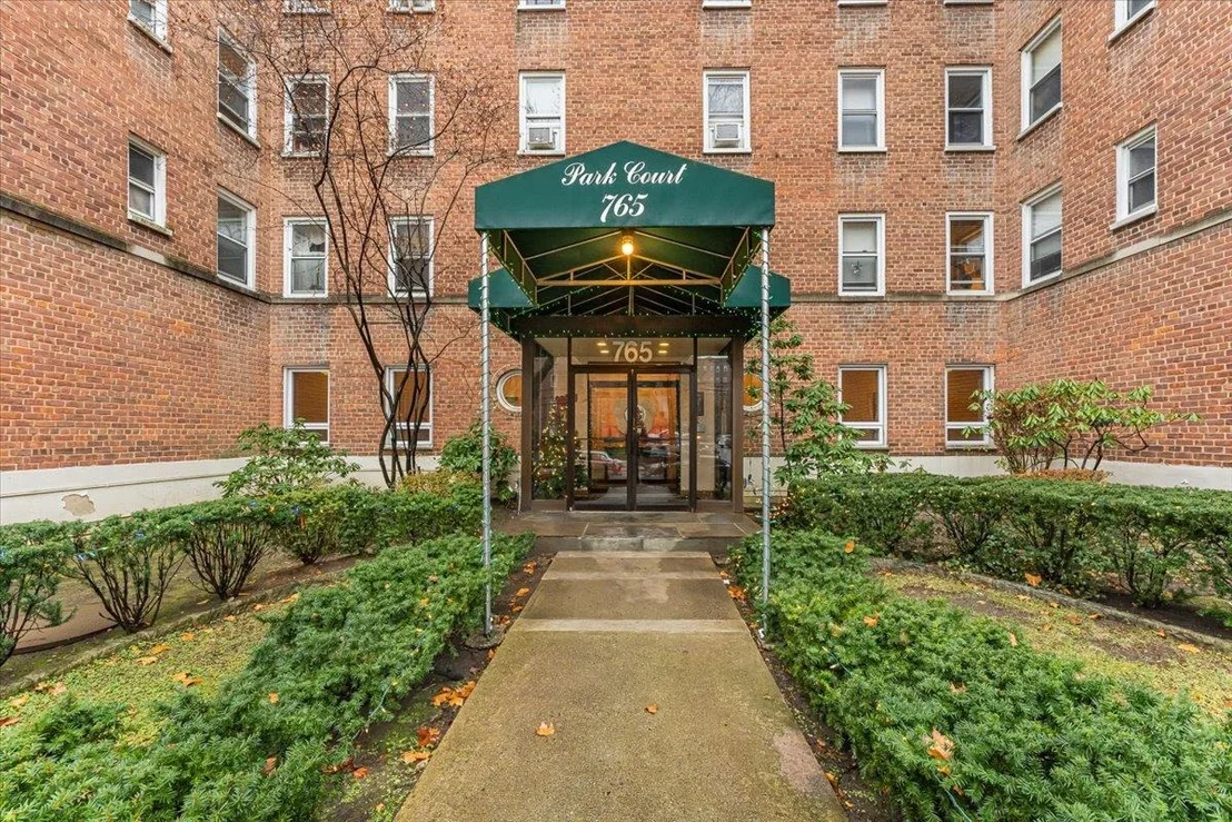 Photo of Unit 2F at 765 Bronx River Road