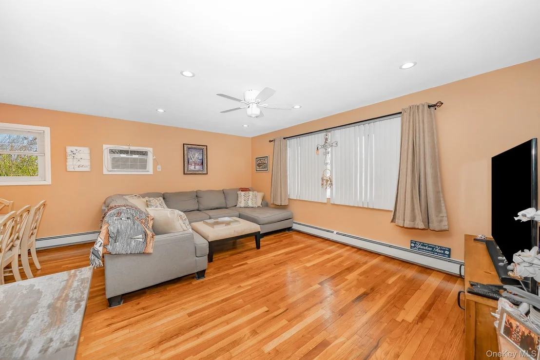 Photo of 827 Bermuda Road