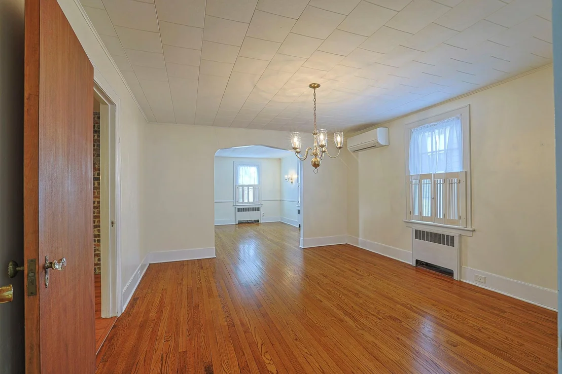 Photo of 7 Commonwealth Avenue