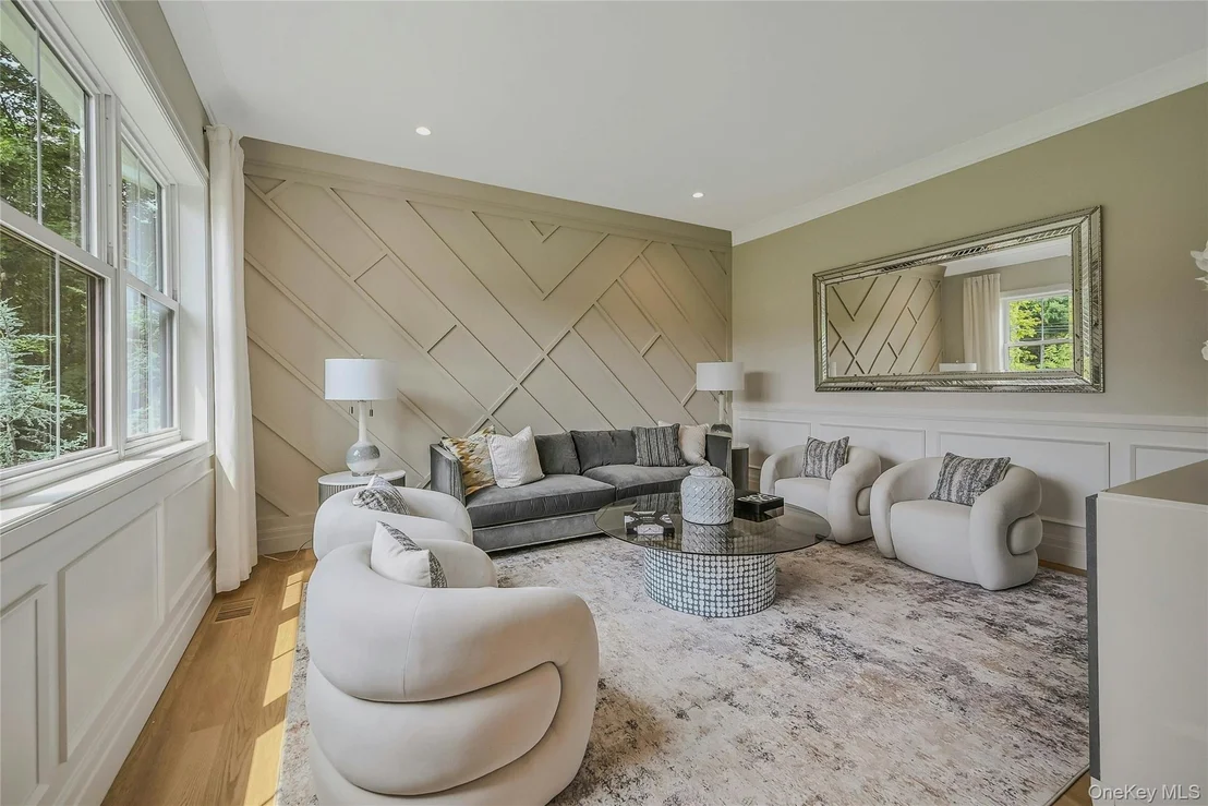 Photo of 107 Cedar Swamp Road