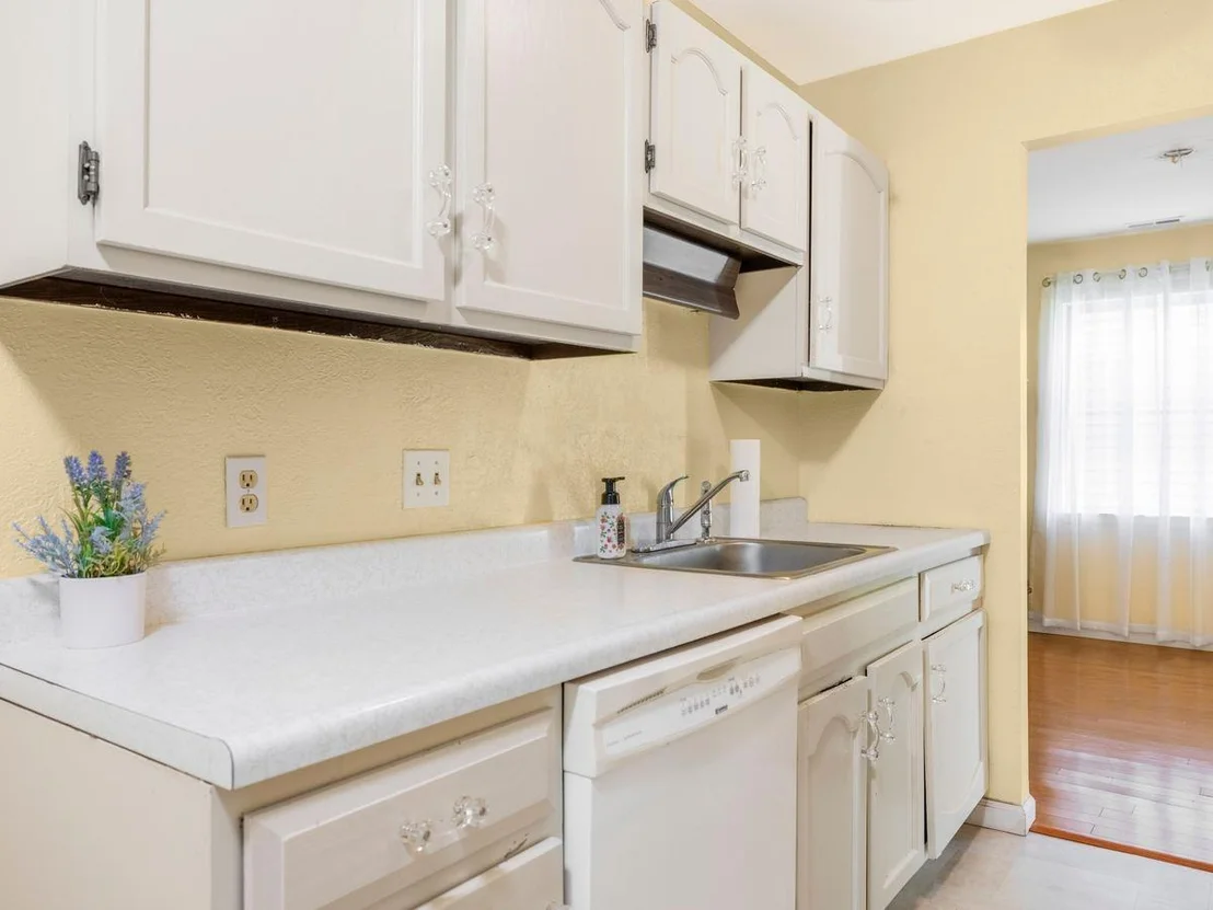 Photo of Unit B at 902 Commons Way