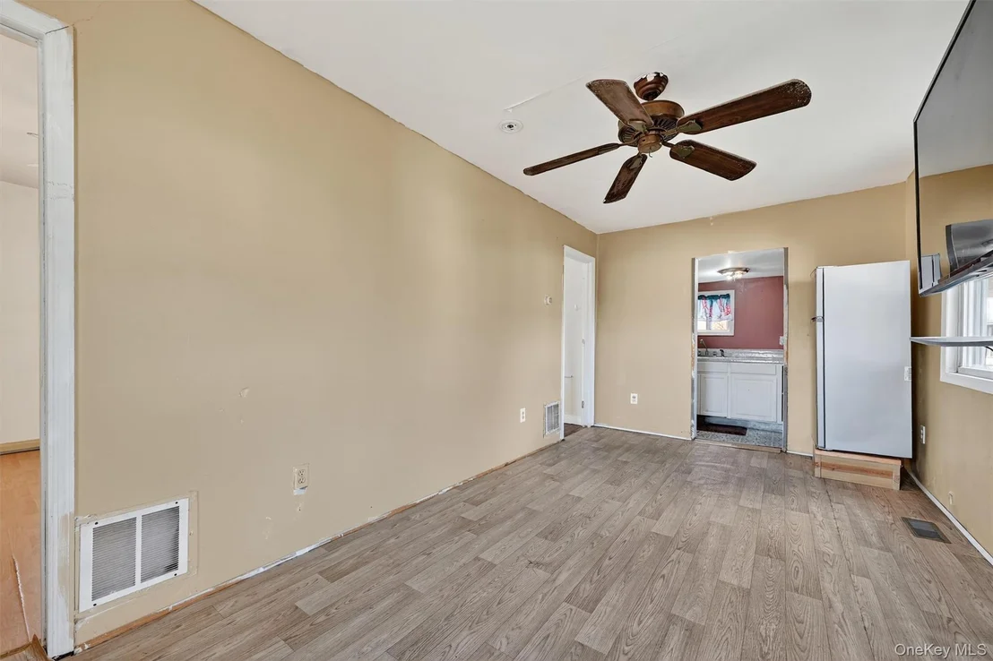 Photo of 1187 Burlingham Road