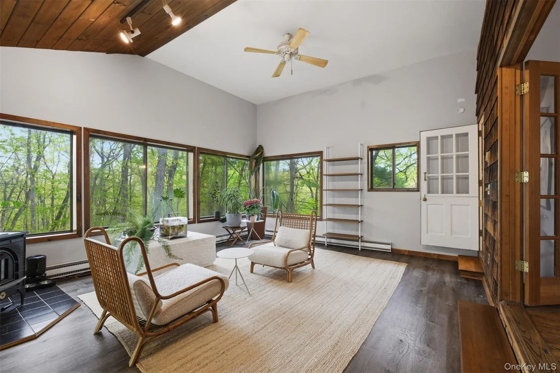Photo of 8 Upper Shad Road