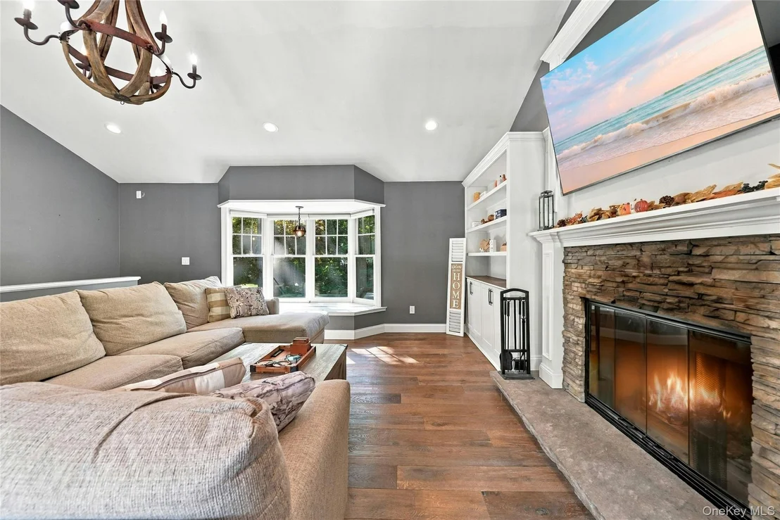 Photo of 82 Oakwood Drive