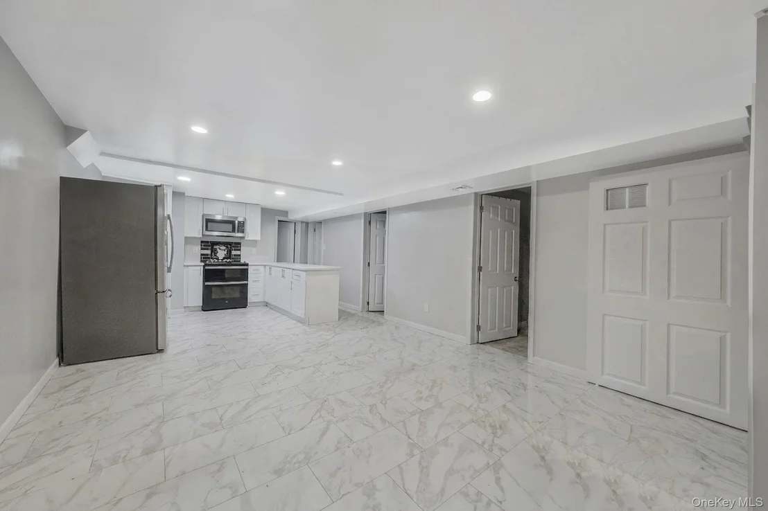 Photo of 231 W Woodside Avenue