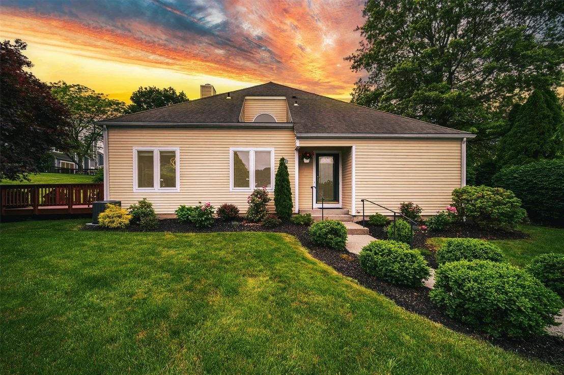 Photo of 125 Fairways Crescent