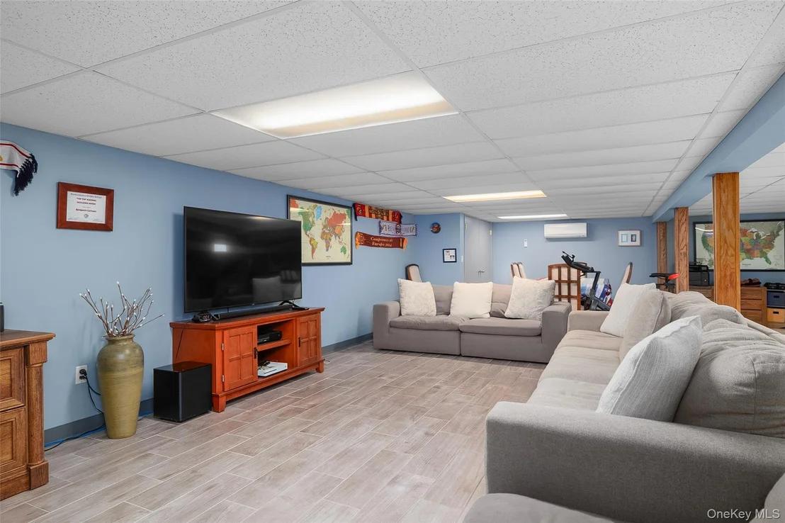 Photo of 44 Juniper Avenue