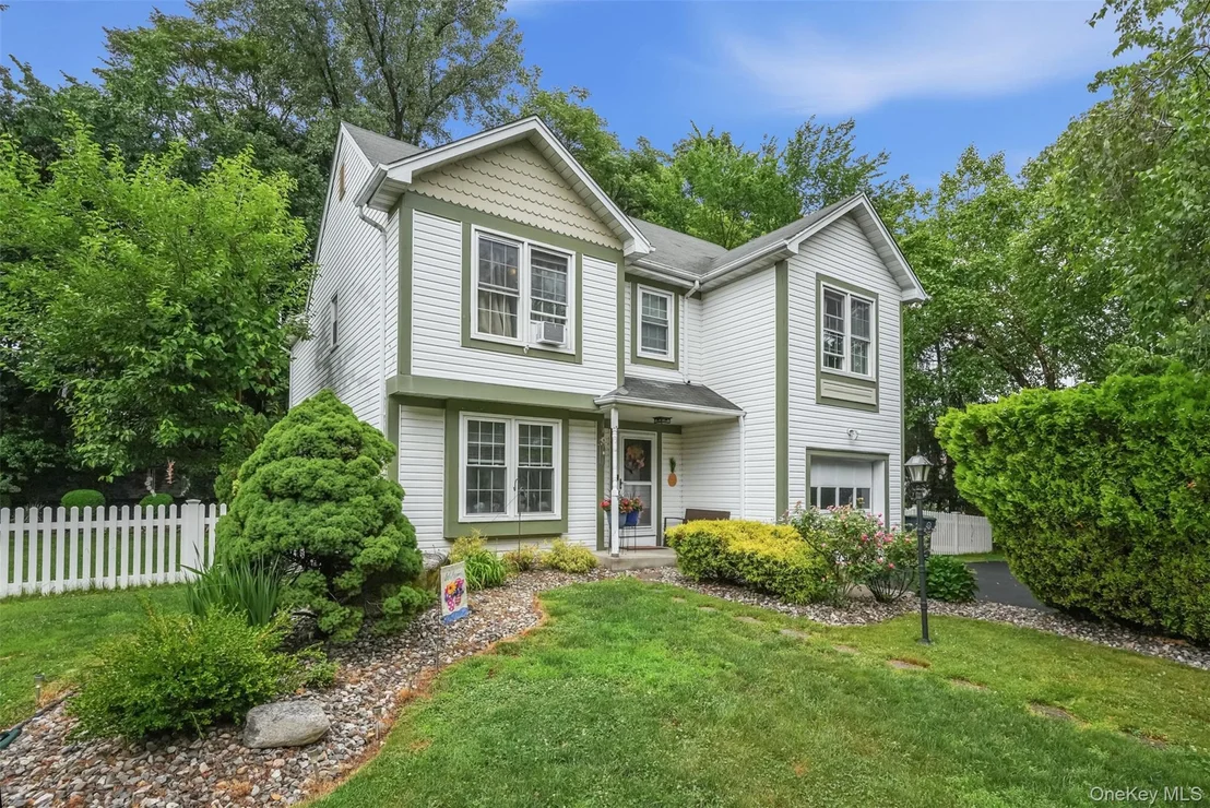 Photo of 16 Larkin Lane