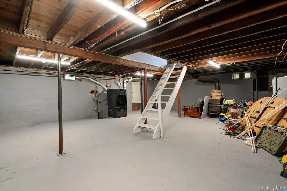 Photo of 601 Lakeside Road